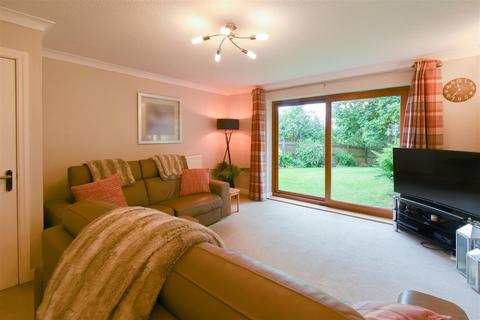 18 Heron Close, Blackburn, BB1 8NU