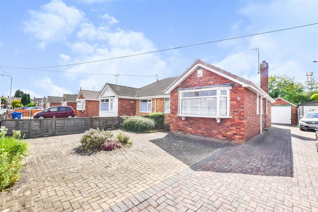 Sherwood Drive, Hull 2 bed semidetached bungalow £210,000