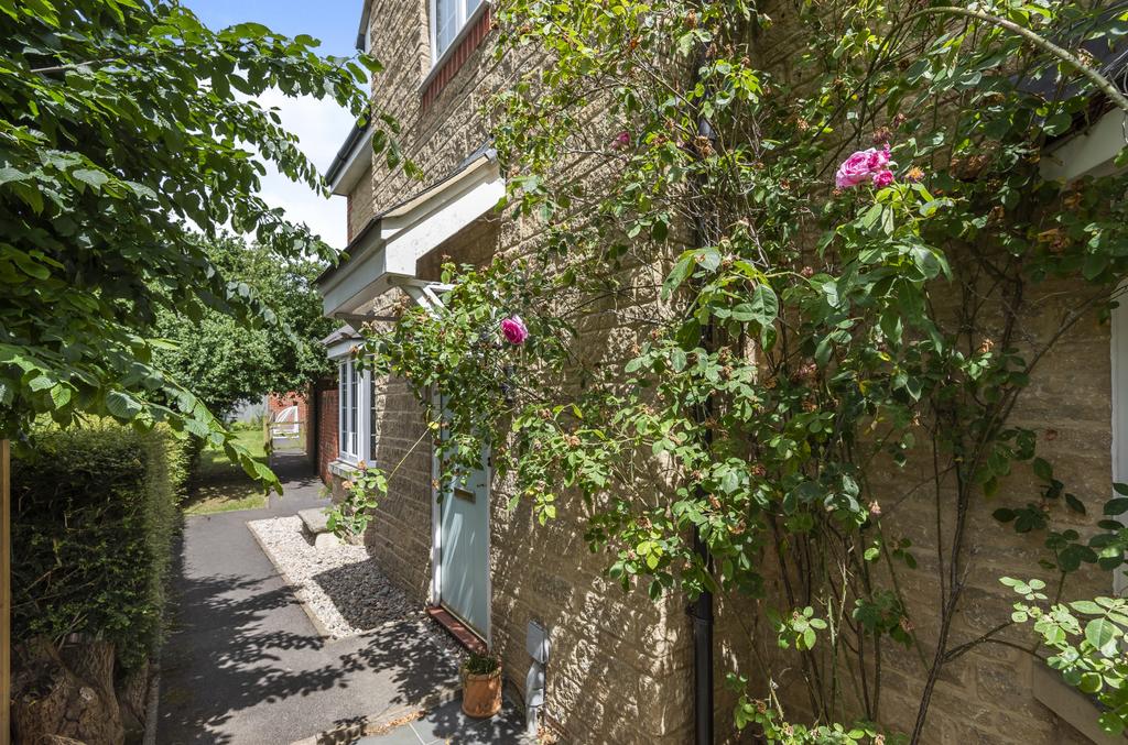 Henchard Crescent, Taw Hill, Swindon, Wiltshire, SN25 4 bed detached