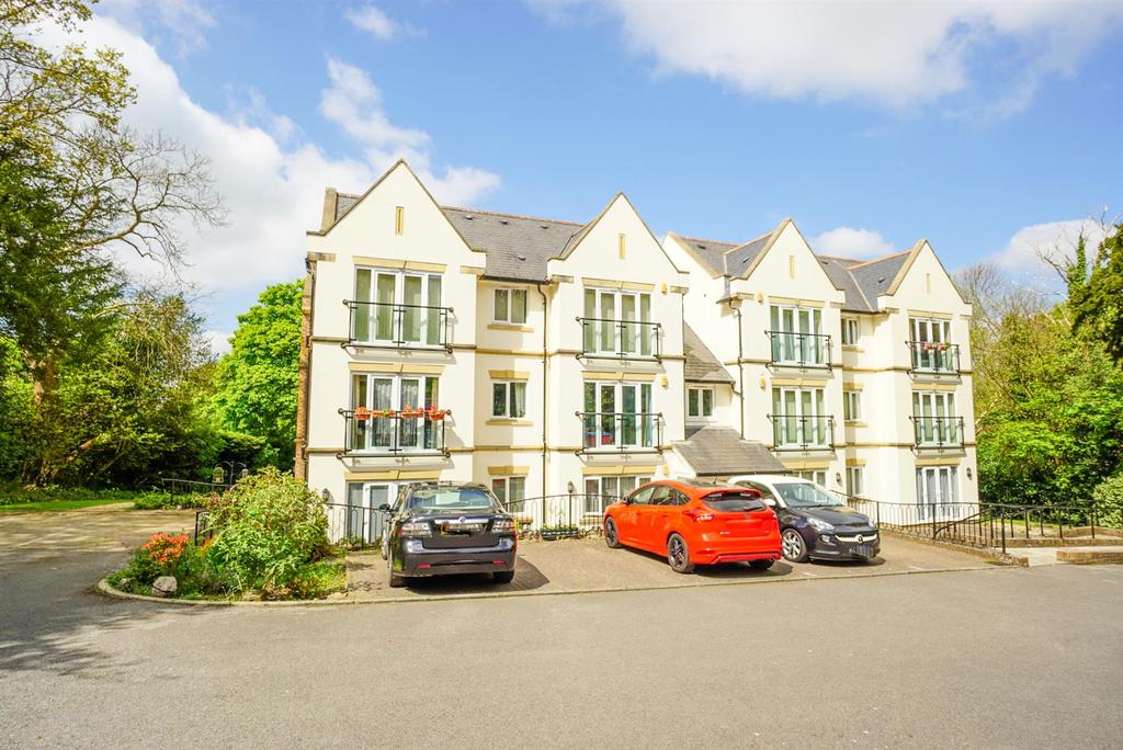 Hollington Park Road, St.... 2 bed flat £325,000