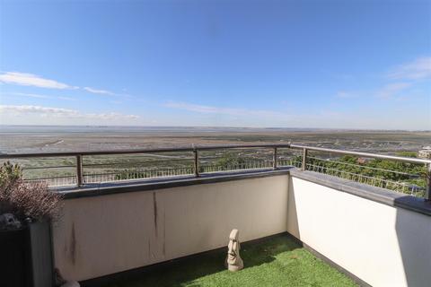 2 bedroom penthouse for sale - St James Court, Grand Parade, Leigh-On-Sea