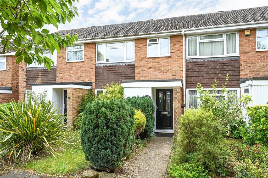 Willowhayne Drive, Walton on Thames 3 bed terraced house £480,000