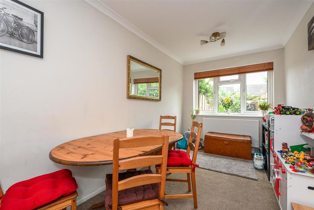 Willowhayne Drive, Walton on Thames 3 bed terraced house £480,000