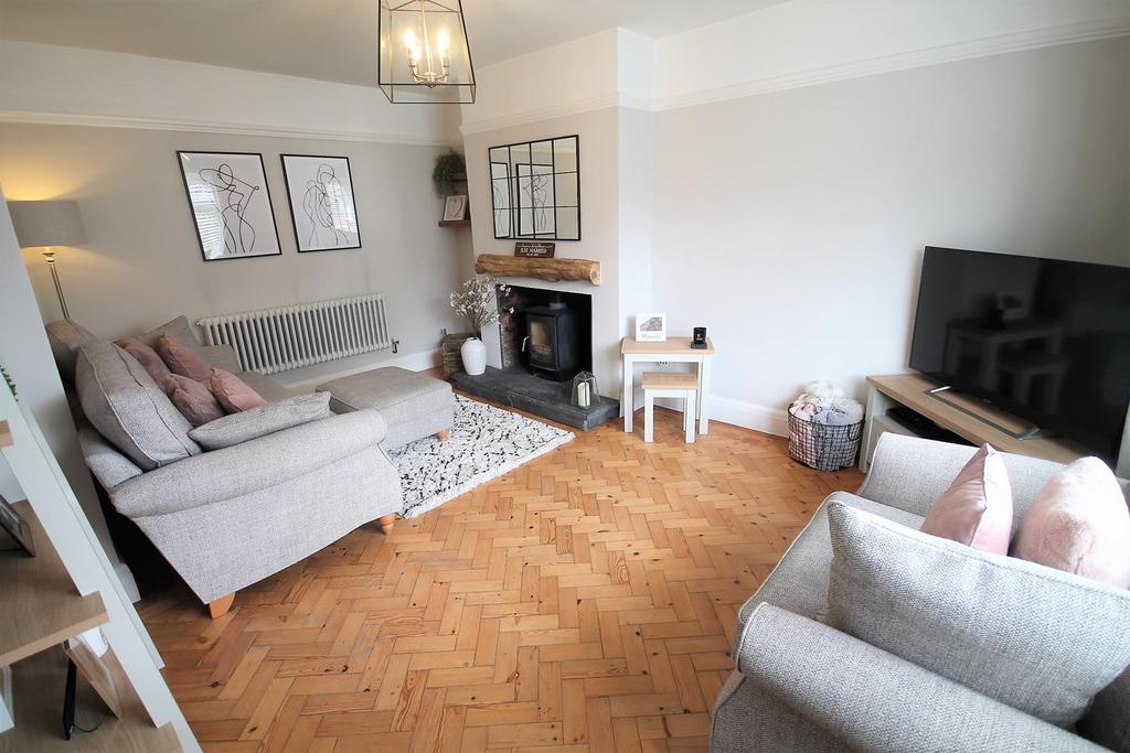 Celyn Avenue, Caerphilly 3 bed semidetached house £295,000