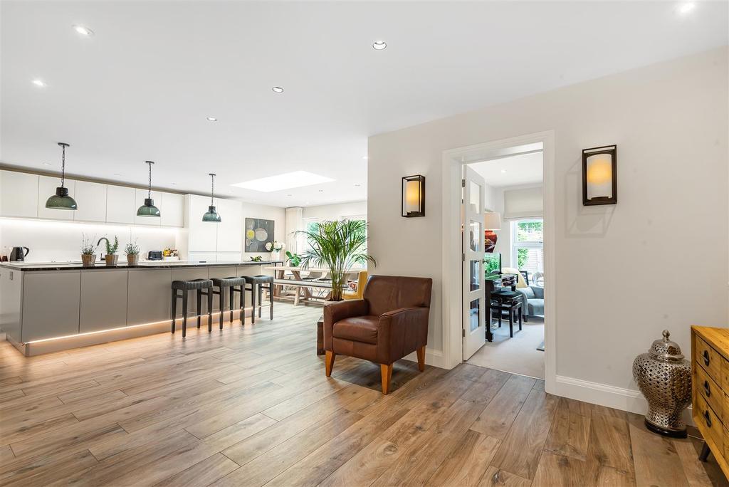 The Avenue, Crowthorne, Berkshire, RG45 6PG 5 bed detached house £
