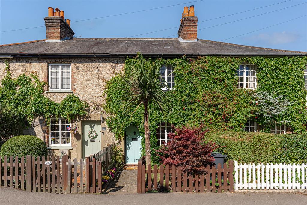 Nutley Lane, Reigate 2 bed house £475,000