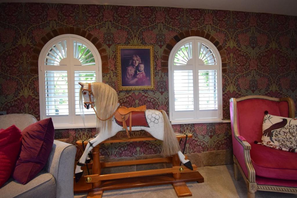 The Maltsters, lounge horse a.jpg
