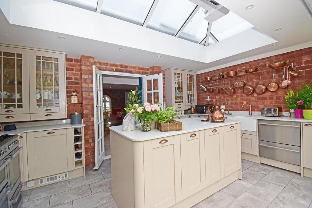 The Maltsters, kitchen i full edit.jpg