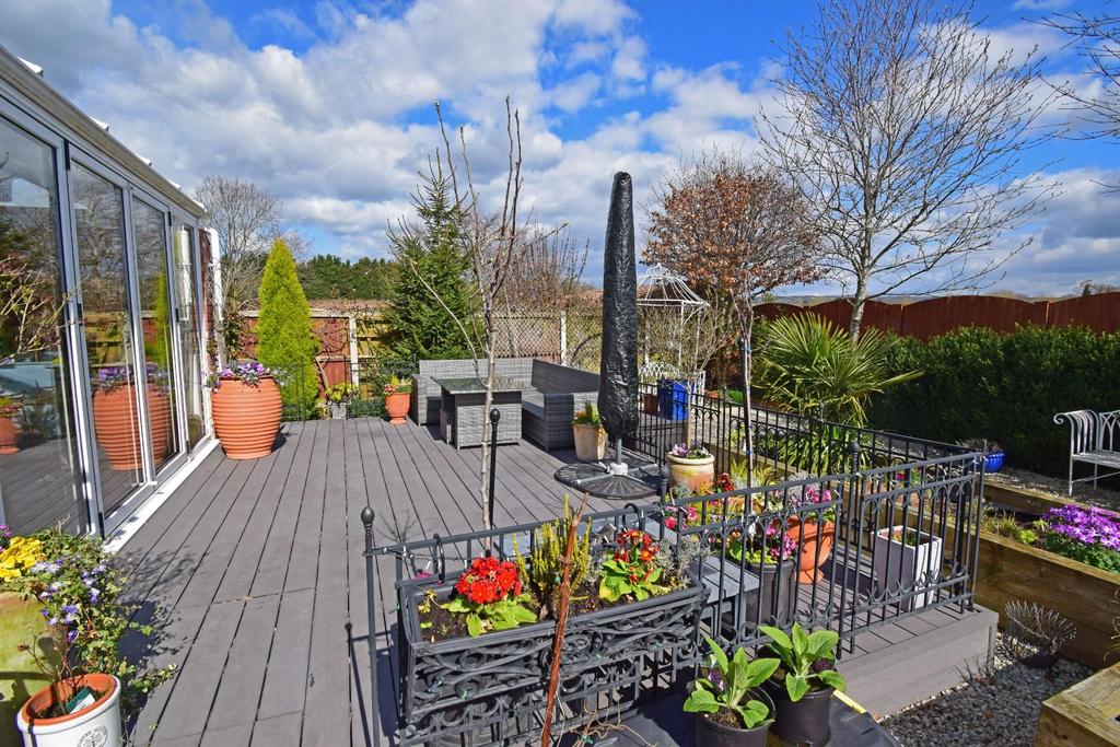 The Maltsters, garden decking new.jpg
