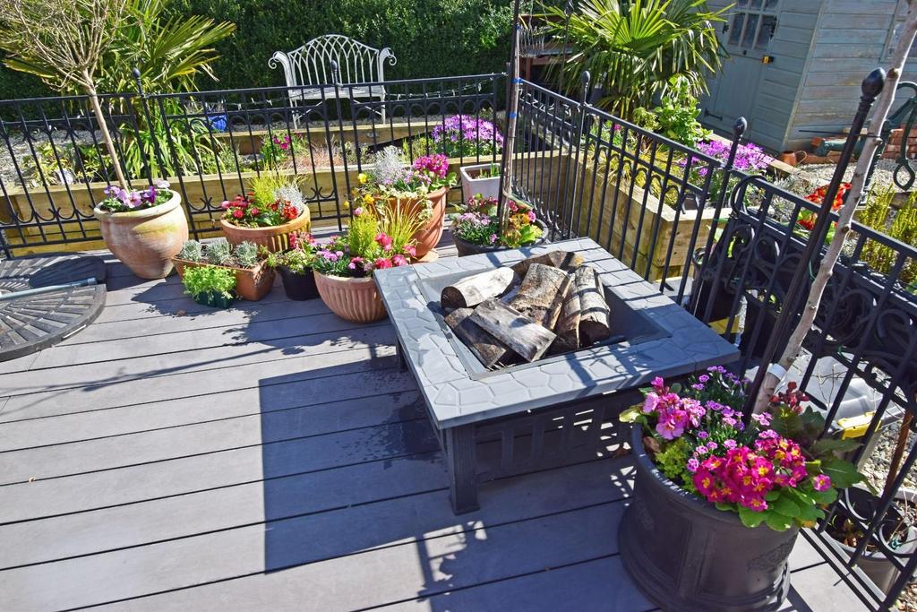 The Maltsters, garden patio pots new.jpg