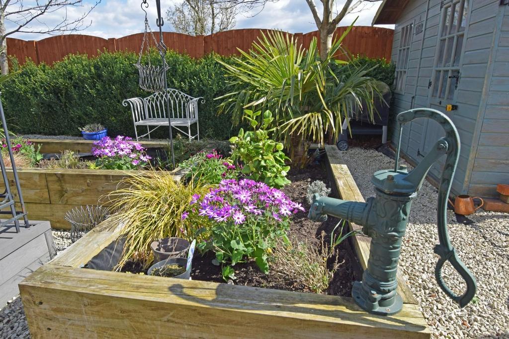 The Maltsters, garden pump new.jpg
