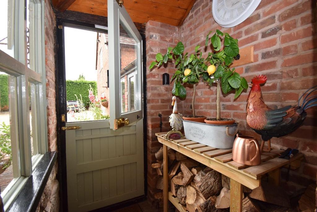 The Maltsters, porch.jpg