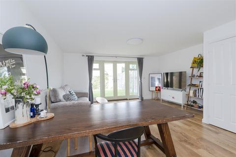 39 Valetta Way, Moreton-in-marsh, GL56 0FE