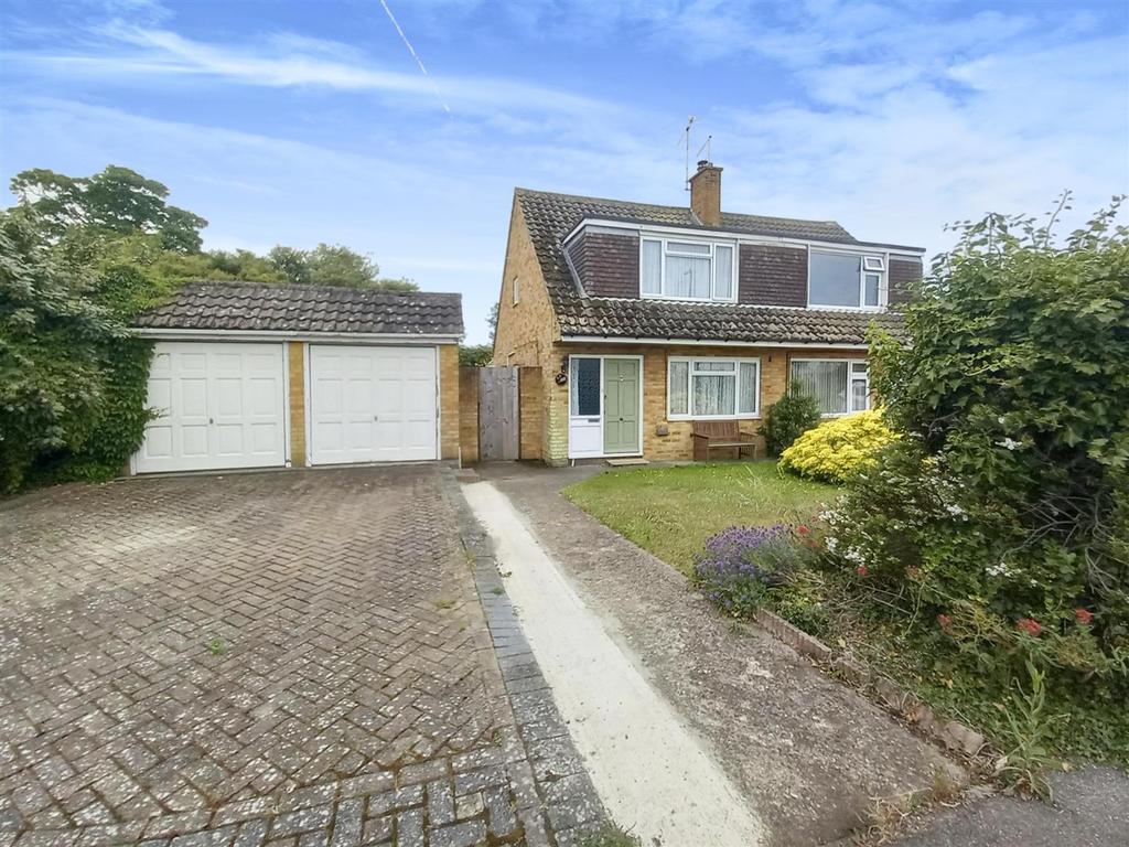 Hunters Forstal Road, Herne Bay 3 bed semidetached house £385,000