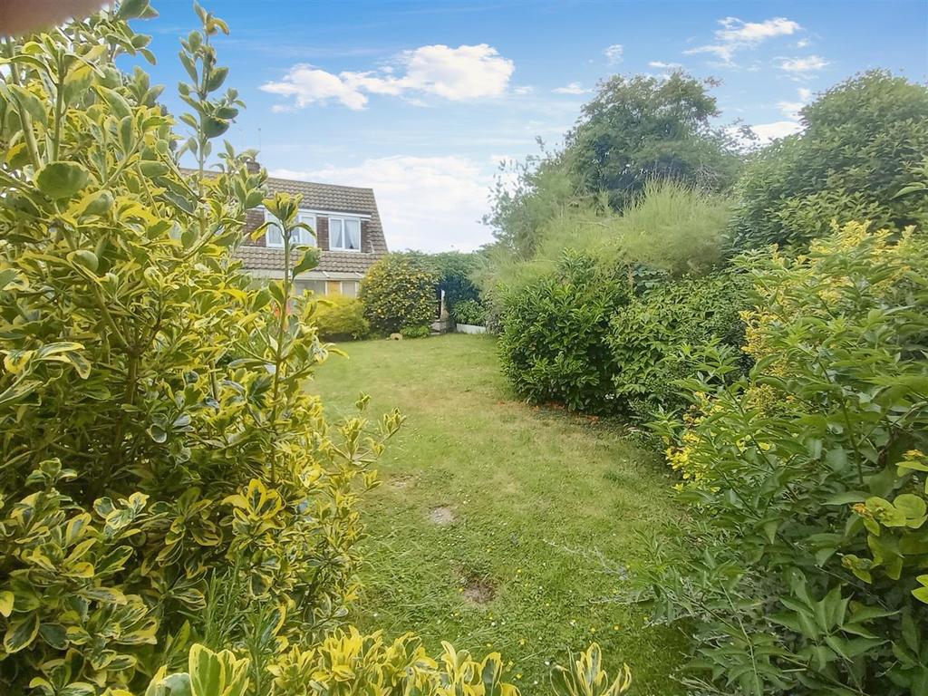 Hunters Forstal Road, Herne Bay 3 bed semidetached house for sale £