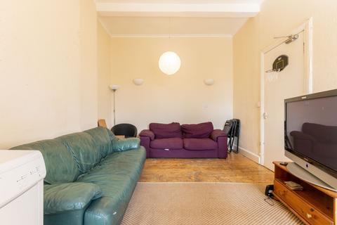 4 bedroom flat to rent - Polwarth Gardens Edinburgh EH11 1LL United Kingdom