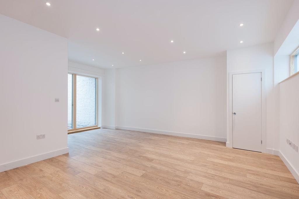 18 Ellingfort Road, E8 picture No. 1