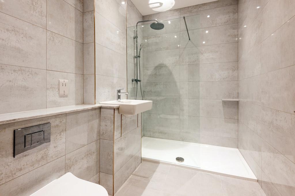 18 Ellingfort Road, E8 picture No. 6