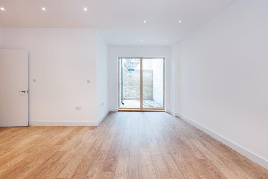 18 Ellingfort Road, E8 picture No. 9