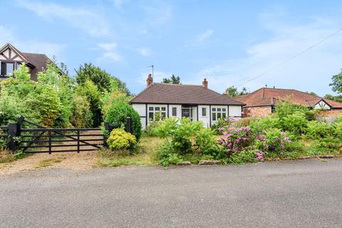 3 bedroom detached bungalow for sale - Wraysbury,  Staines,  TW19