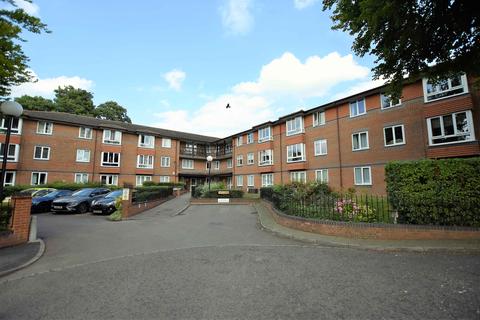 1 bedroom flat for sale - Beech Lodge, Farm Close, Staines Upon Thames, Middlesex, TW18