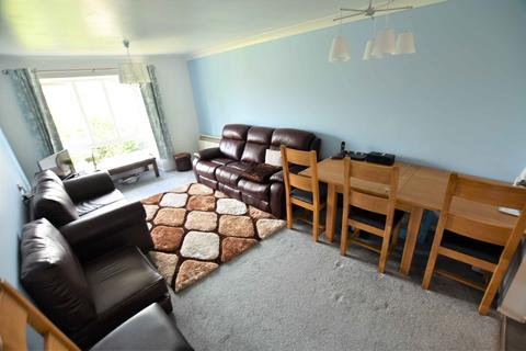 Flat for sale - Beech Lodge, Farm Close, Staines Upon Thames, Middlesex, TW18