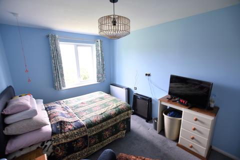 1 bedroom flat for sale - Beech Lodge, Farm Close, Staines Upon Thames, Middlesex, TW18