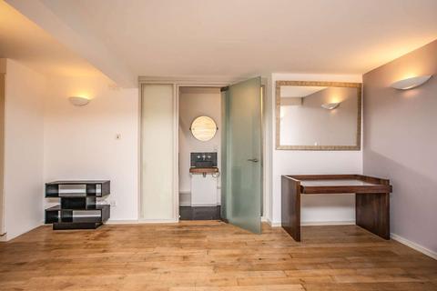 Flat 4, 14 Dolland Street, London, SE11 5LN