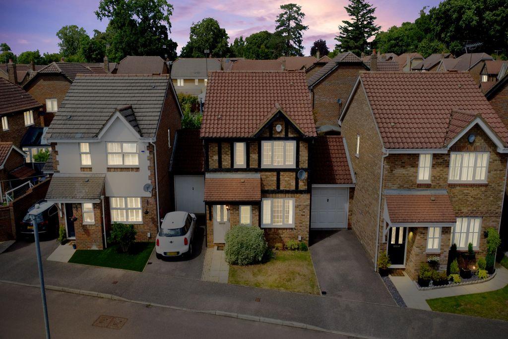 Grenville Way, Stevenage SG2 8XZ 3 bed link detached house £1,500 pcm (£346 pw)