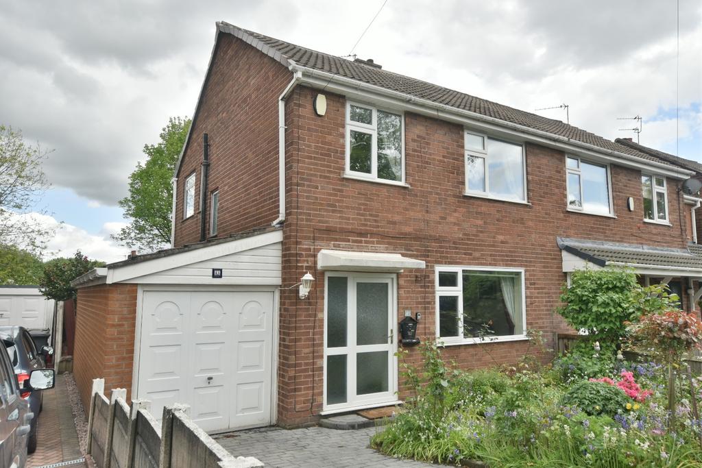 Wash Lane, Leigh, Lancashire, WN7 3 bed semidetached house £200,000