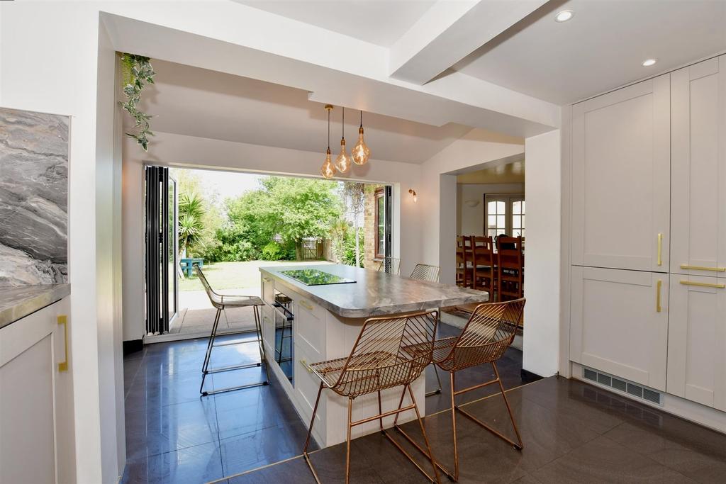 Kitchen/ Breakfast Room