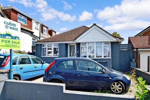2 bedroom detached bungalow for sale - Rosebery Avenue, Brighton, East Sussex