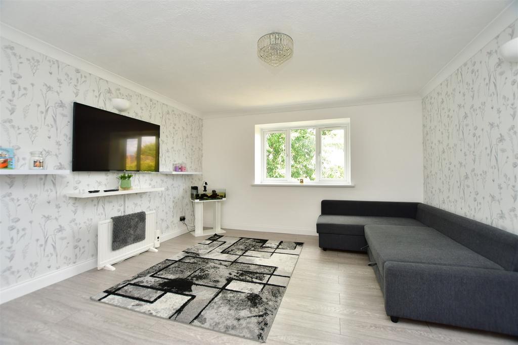 Wickham Close, Newington, Sittingbourne, Kent 1 bed flat £155,000