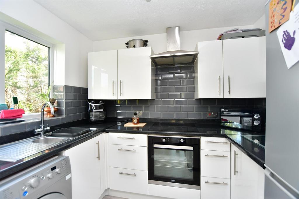 Wickham Close, Newington, Sittingbourne, Kent 1 bed flat £155,000