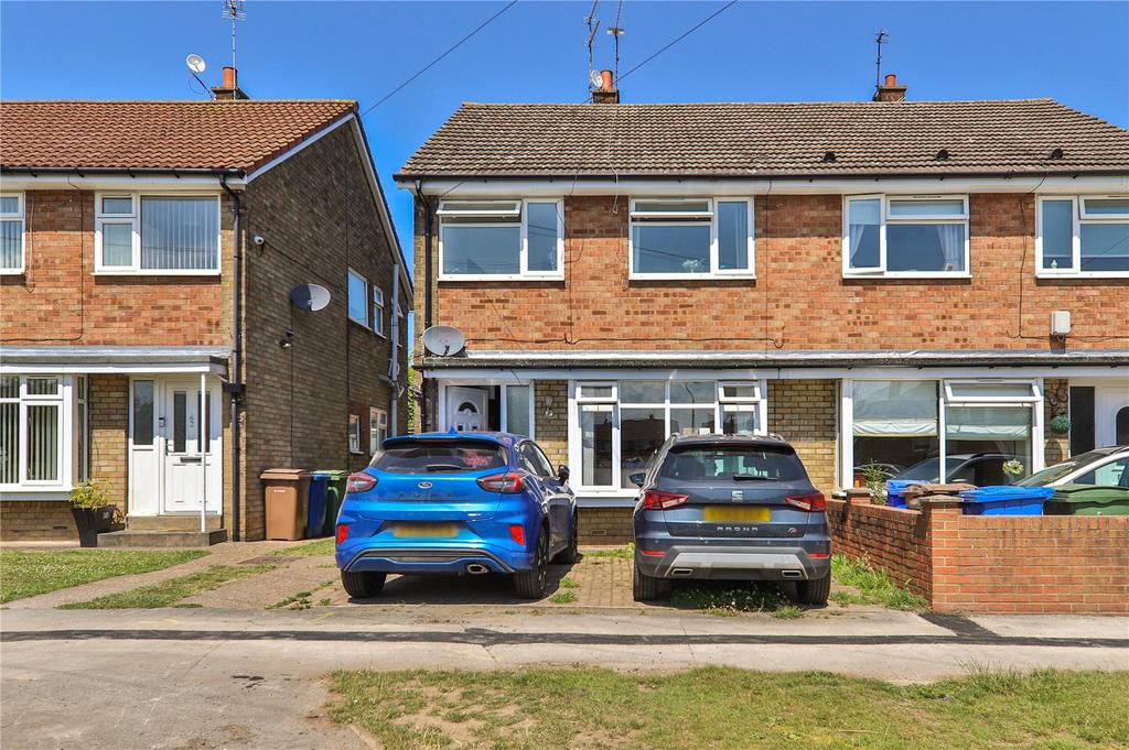 Brigg Drive, Hessle, East Yorkshire... 3 bed semidetached house £180,000