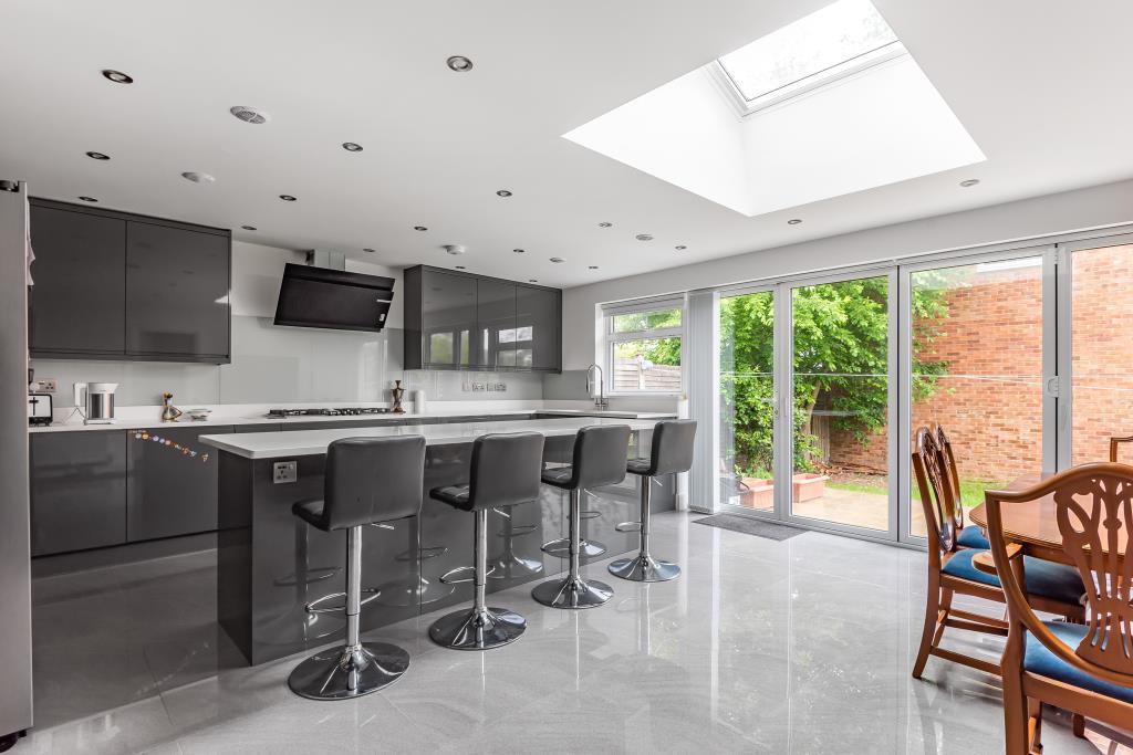 Sutherland Chase, Ascot, SL5 5 bed detached house £3,000 pcm (£692 pw)