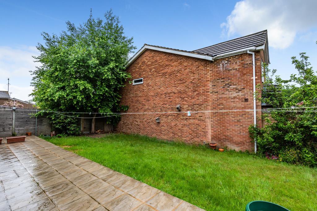 Sutherland Chase, Ascot, SL5 5 bed detached house £3,000 pcm (£692 pw)