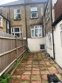 1 bedroom in a house share to rent - Ancona Road, London, SE18