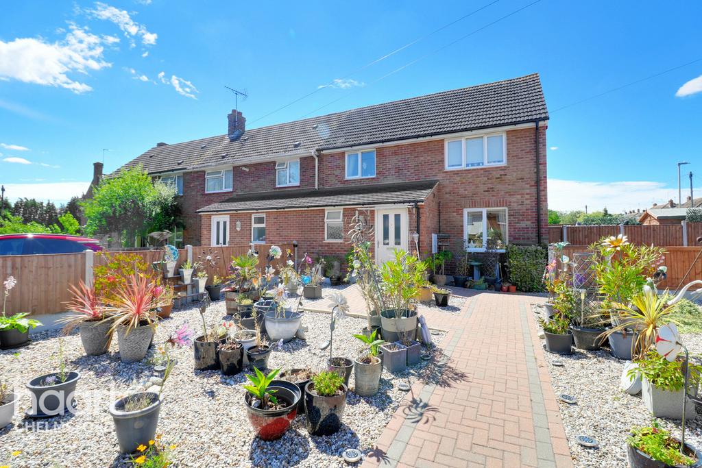 Westbourne Grove, Chelmsford 2 bed end of terrace house £425,000
