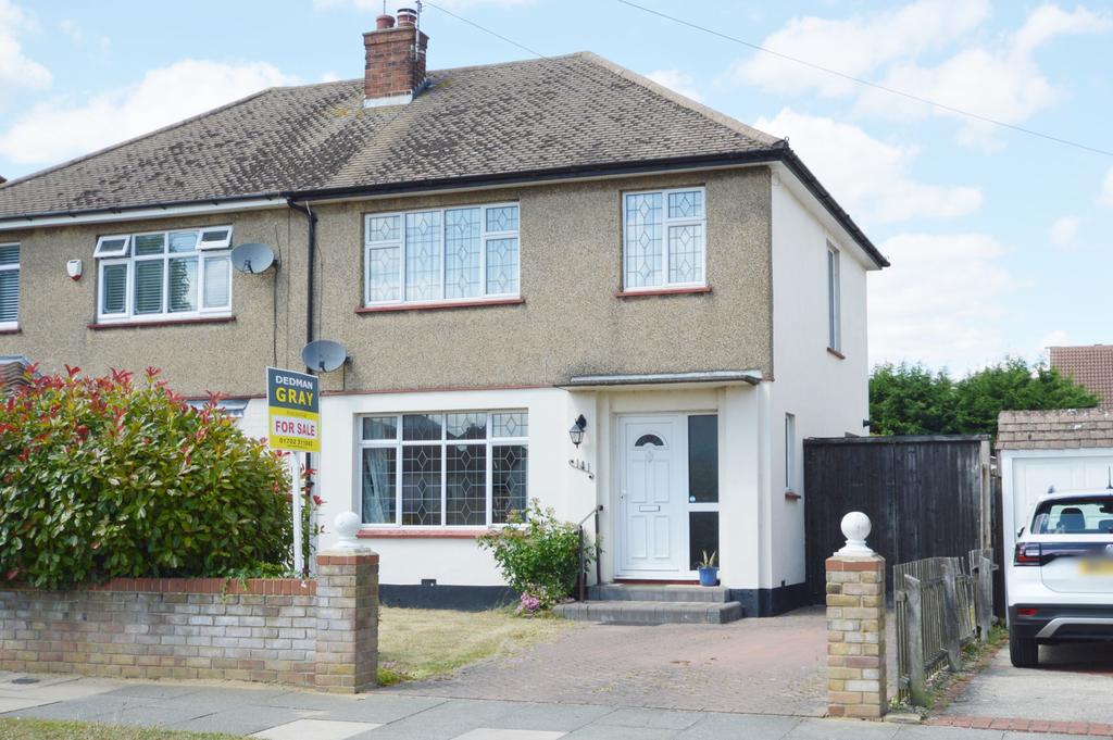 Poynings Avenue, SouthendOnSea, SS2 3 bed semidetached house for
