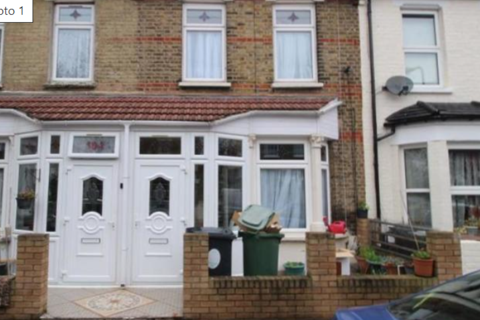 3 bedroom terraced house for sale - Salop Road, London E17