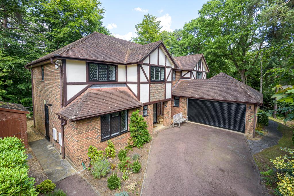 Fleet, Hampshire, GU52 5 bed detached house for sale £1,300,000