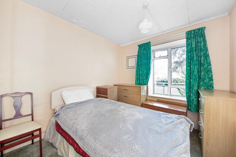 6 Strongbow Crescent, Eltham, London, SE9 1DP