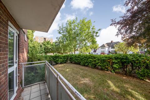 6 Strongbow Crescent, Eltham, London, SE9 1DP