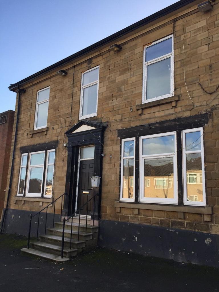 College Road, Rotherham 1 bed in a house share £390 pcm (£90 pw)