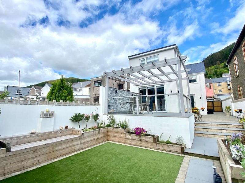 Corbett Street, Ogmore Vale... 4 bed end of terrace house £265,000