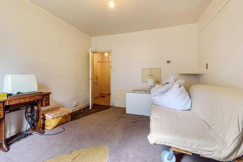 Flat 11, Winchester House Hallfield Estate, London, W2 6EA