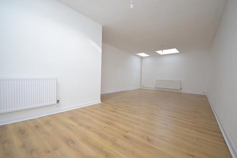 2 bedroom apartment to rent, High Street, Raunds