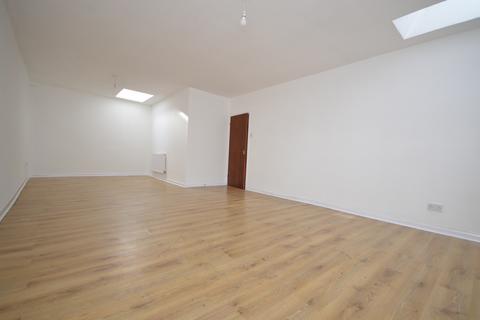2 bedroom apartment to rent, High Street, Raunds