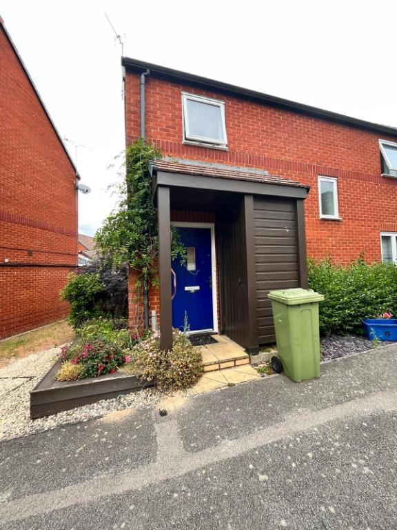Turneys Drive, Wolverton Mill, Milton Keynes, MK12 3 bed detached house